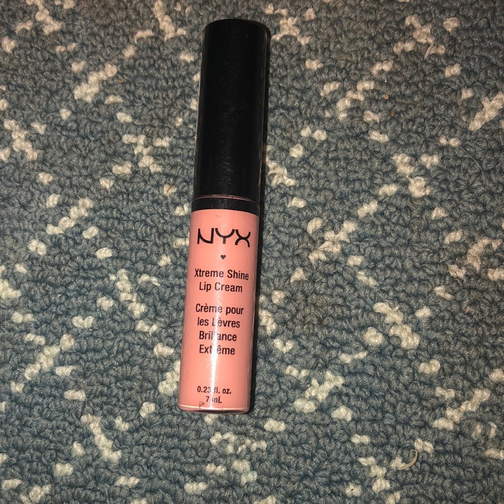 Nyx Xtreme Shine Lip Cream